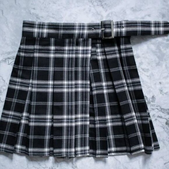 Lychee the Label Oolong (Latte) Adjustable Side Slit Skirt Belt, Dark Grey Plaid - Picture 4 of 5